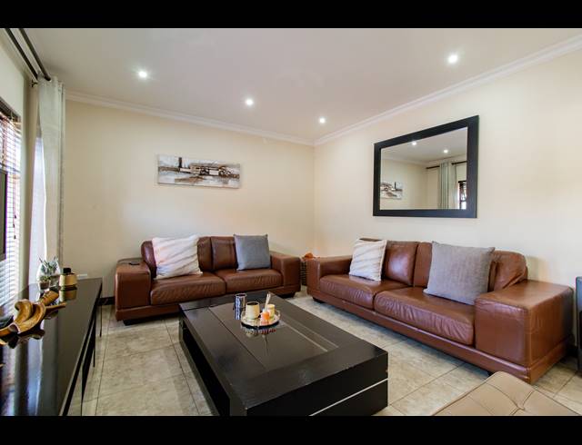 3 BEDROOM TOWNHOUSE FOR SALE IN BASSONIA